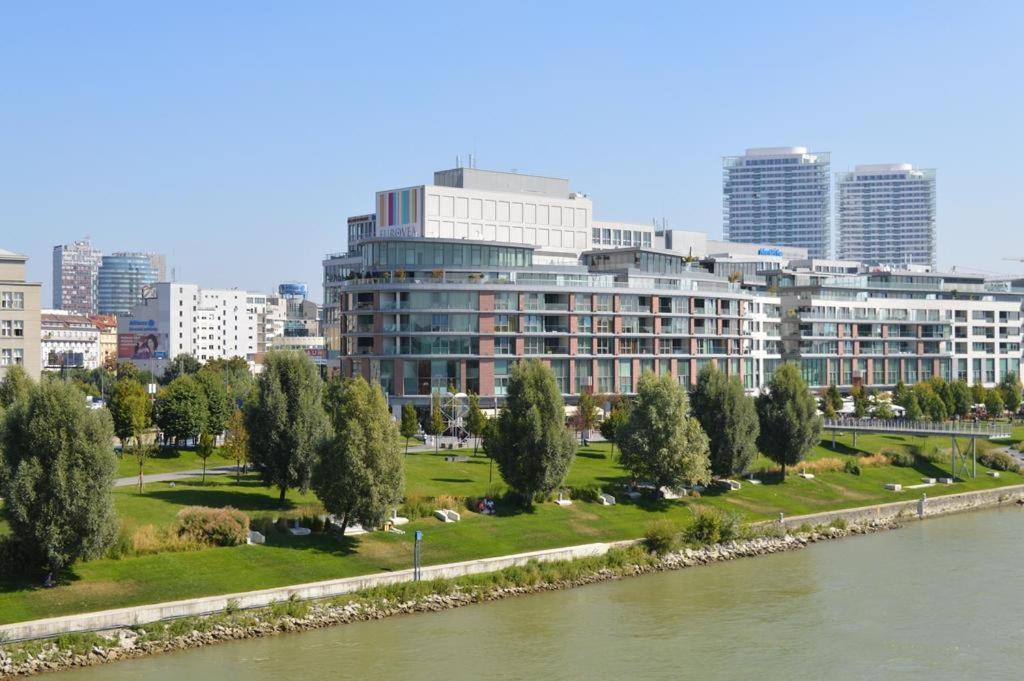 Modern With A View Of Slavin Apartament
